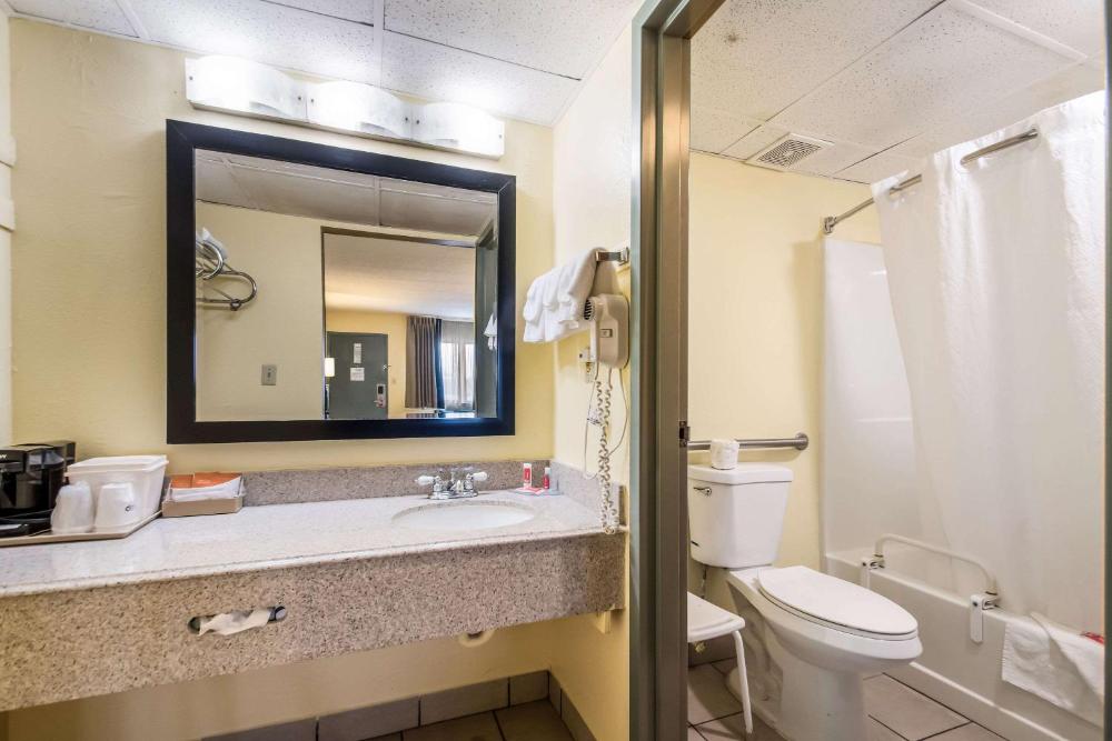 Double Room with Two Double Beds - Accessible/Non-Smoking interior
